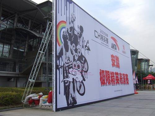 成都广告安装公司户外深夜AV免费观看三个方面谈谈户外广告的深夜AV免费观看