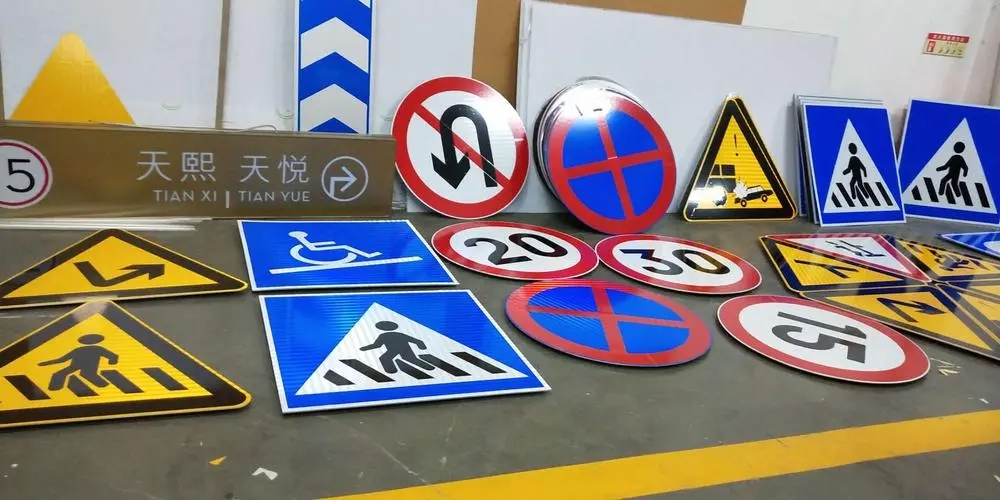四川广告安装交通指示牌怎么选？