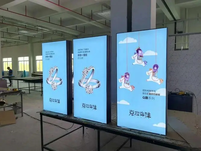 成都广告公司户外广告灯箱定做选什么材料？
